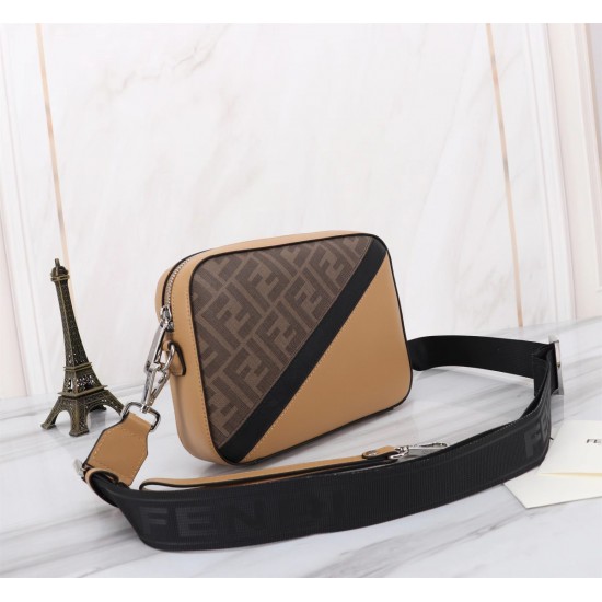 Brand FENDI Fendi model number PVC black stripe camera bag color brown size 23165 material head layer imported nappa cowhide double letters PVC FENDI pouch Fendi men's bag super explosive models to come pull the head layer nappa cowhide hand-stitched fine