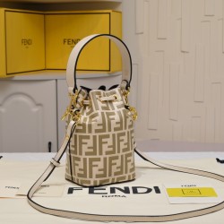 180 upgraded version of the 100% cowhide Fendi MINI BUCKET small and exquisite but so large capacity double F classic and return to the unique F double circle on this exquisite system to add a chic embellishment can be handheld or crossbody to meet your v