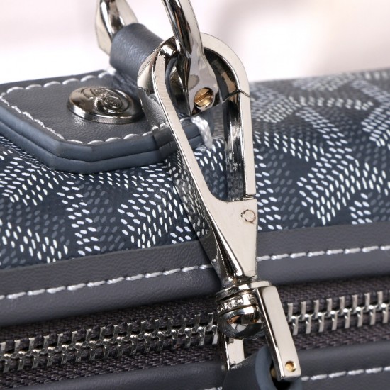 Goyard GOYARD new shoulder bag carbon gray explosion models backpack men and women with the same models can be folded shoulder straps can be removed as a handbag can also be equipped with leather size bottom length 32 width 14 height 37cm shoulder straps 