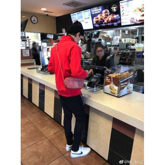 Goya bean curd bag Camera bag Wu Yifan the same models men and women are very good with the unisex bag small volume and large capacity is very practical a crossbody bag shoulder strap adjustable Size 23714cm P130