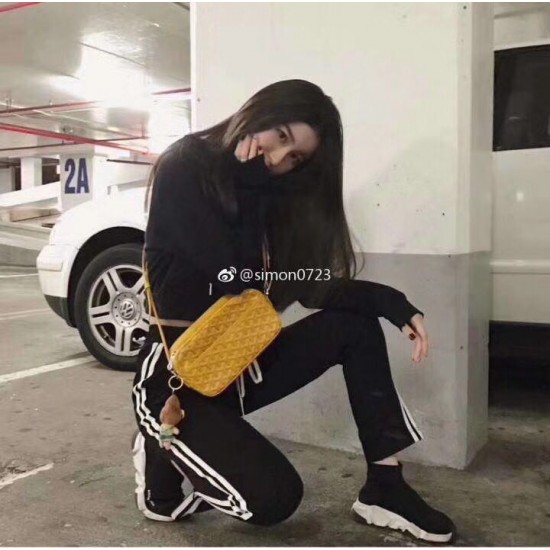 Goya bean curd bag Camera bag Wu Yifan the same models men and women are very good with the unisex bag small volume and large capacity is very practical a crossbody bag shoulder strap adjustable Size 23714cm P130