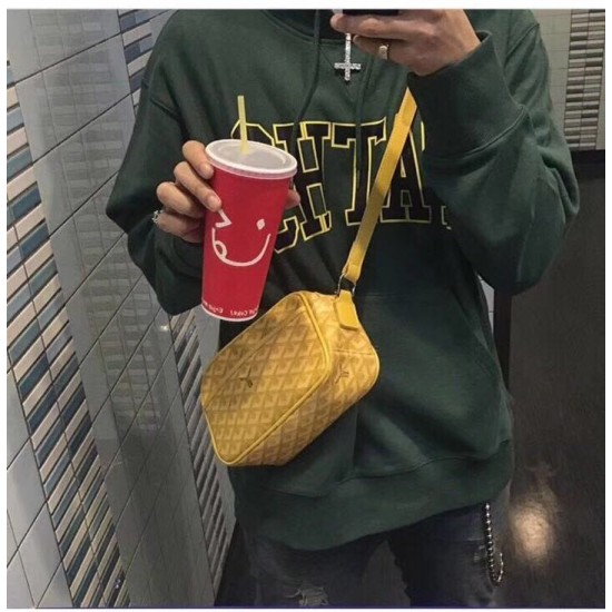 Goya bean curd bag Camera bag Wu Yifan the same models men and women are very good with the unisex bag small volume and large capacity is very practical a crossbody bag shoulder strap adjustable Size 23714cm P130