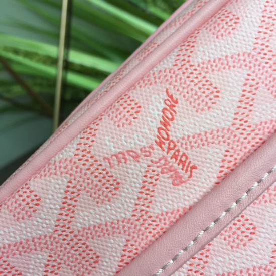 Goya bean curd bag Camera bag Wu Yifan the same models men and women are very good with the unisex bag small volume and large capacity is very practical a crossbody bag shoulder strap adjustable Size 23714cm P150