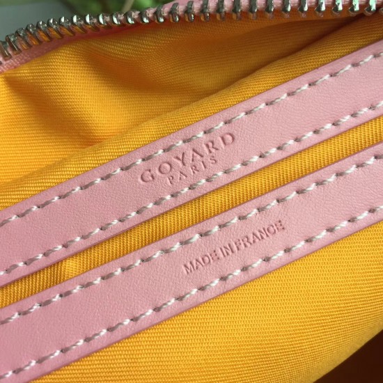 Goya bean curd bag Camera bag Wu Yifan the same models men and women are very good with the unisex bag small volume and large capacity is very practical a crossbody bag shoulder strap adjustable Size 23714cm P150