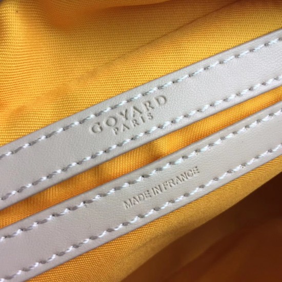 Goya bean curd bag Camera bag Wu Yifan the same models men and women are very good with the unisex bag small volume and large capacity is very practical a crossbody bag shoulder strap adjustable Size 23714cm P130