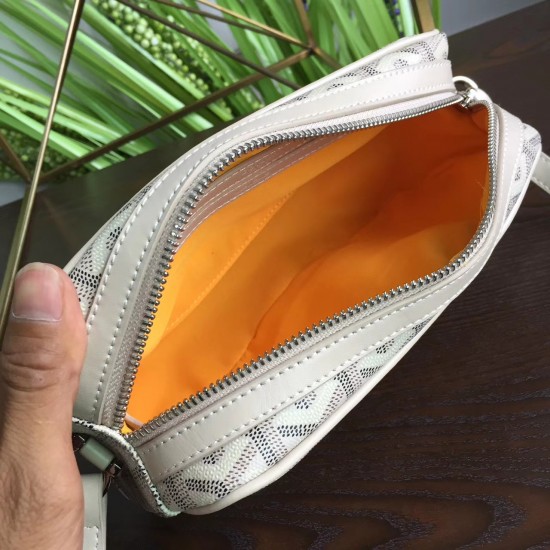 Goya bean curd bag Camera bag Wu Yifan the same models men and women are very good with the unisex bag small volume and large capacity is very practical a crossbody bag shoulder strap adjustable Size 23714cm P130