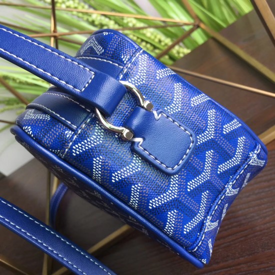 Goya bean curd bag Camera bag Wu Yifan the same models men and women are very good with the unisex bag small volume and large capacity is very practical a crossbody bag shoulder strap adjustable Size 23714cm P130