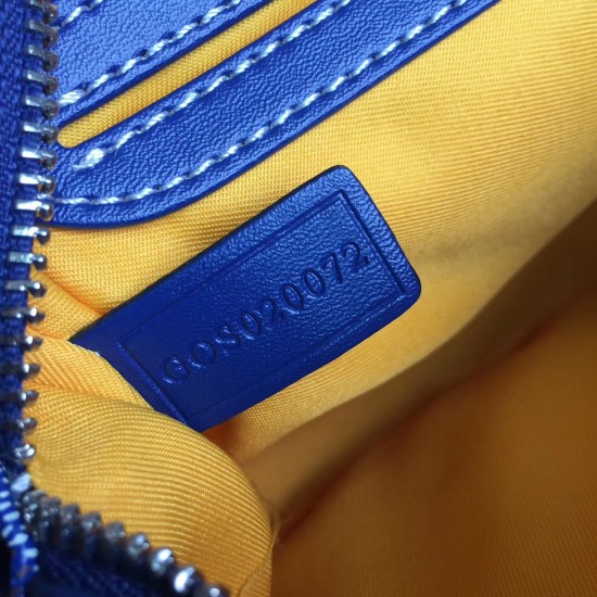 Goya bean curd bag Camera bag Wu Yifan the same models men and women are very good with the unisex bag small volume and large capacity is very practical a crossbody bag shoulder strap adjustable Size 23714cm P130