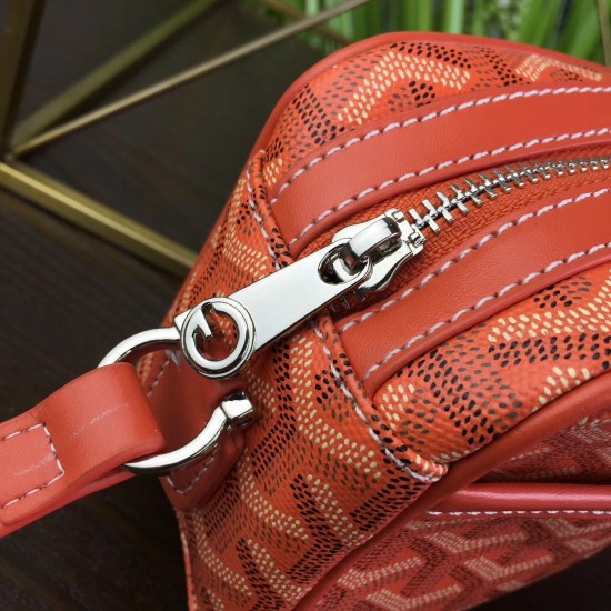 Goya bean curd bag Camera bag Wu Yifan the same models men and women are very good with the unisex bag small volume and large capacity is very practical a crossbody bag shoulder strap adjustable Size 23714cm P130