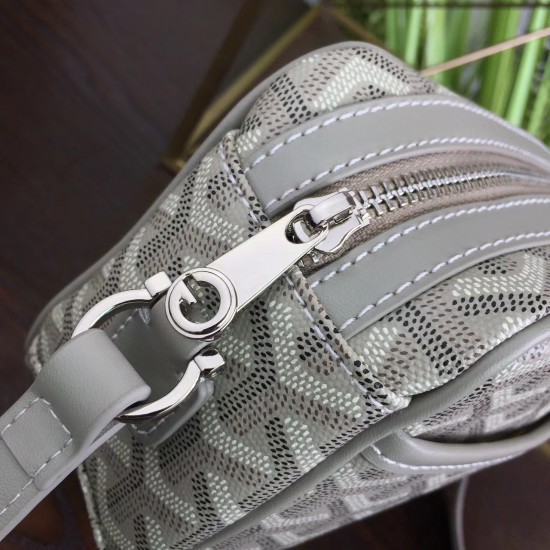 Goya bean curd bag Camera bag Wu Yifan the same models men and women are very good with the unisex bag small volume and large capacity is very practical a crossbody bag shoulder strap adjustable Size 23714cm P130