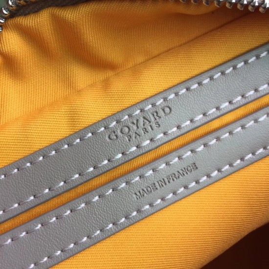 Goya bean curd bag Camera bag Wu Yifan the same models men and women are very good with the unisex bag small volume and large capacity is very practical a crossbody bag shoulder strap adjustable Size 23714cm P130