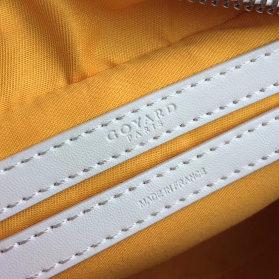 Goya bean curd bag Camera bag Wu Yifan the same models men and women are very good with the unisex bag small volume and large capacity is very practical a crossbody bag shoulder strap adjustable Size 23714cm P130