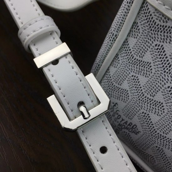 Goya bean curd bag Camera bag Wu Yifan the same models men and women are very good with the unisex bag small volume and large capacity is very practical a crossbody bag shoulder strap adjustable Size 23714cm P130