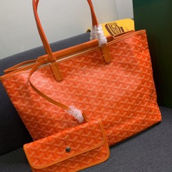 Goyard Goyard launched a new twin shopping bag this bag looks like two classic shopping bags tote bag back to back together inside is two separate space Oh classic practical generous belong to the size of the medium bottom length 34 on the length 46 botto