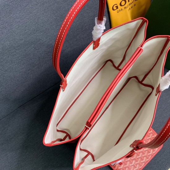 Goyard Goya launched a new twin shopping bag this bag looks like two classic shopping bags tote bag back to back together inside is two separate space Oh classic and practical generous belongs to the size of the medium bottom length of 34 on the length of