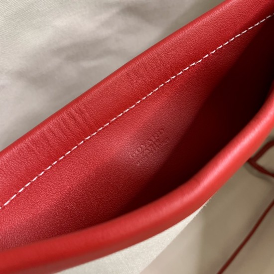 Goyard Goya launched a new twin shopping bag this bag looks like two classic shopping bags tote bag back to back together inside is two separate space Oh classic and practical generous belongs to the size of the medium bottom length of 34 on the length of