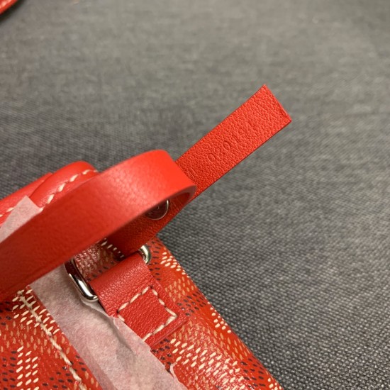 Goyard Goya launched a new twin shopping bag this bag looks like two classic shopping bags tote bag back to back together inside is two separate space Oh classic and practical generous belongs to the size of the medium bottom length of 34 on the length of