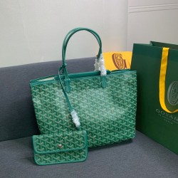 Goyard Goya launched a new twin shopping bag this bag looks like two classic shopping bags tote bag back to back together inside is two separate space Oh classic and practical generous belongs to the size of the medium bottom length of 34 on the length of