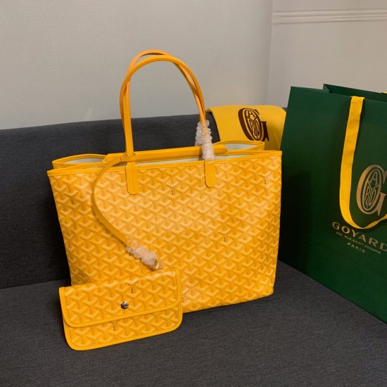 Goyard Goyard launched a new twin shopping bag this bag looks like two classic shopping bags tote bag back to back together inside is two separate space Oh classic practical generous belong to the size of the medium bottom length 34 on the length 46 botto