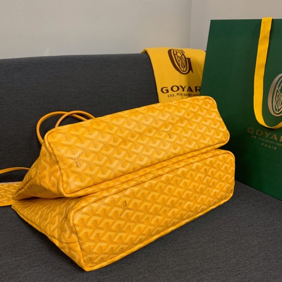 Goyard Goyard launched a new twin shopping bag this bag looks like two classic shopping bags tote bag back to back together inside is two separate space Oh classic practical generous belong to the size of the medium bottom length 34 on the length 46 botto