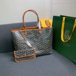 Goyard Goya launched a new twin shopping bag this bag looks like two classic shopping bags tote bag back to back together inside is two separate space Oh classic and practical generous belongs to the size of the medium bottom length of 34 on the length of