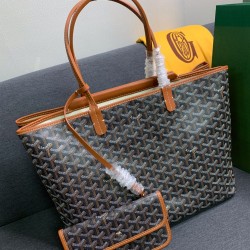 Goyard Goya launched a new twin shopping bag this bag looks like two classic shopping bags tote bag back to back together inside is two separate space Oh classic and practical generous belongs to the size of the medium bottom length of 34 on the length of