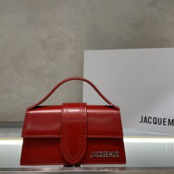 Open-edge beaded leather
 Bambin* Crossbody/Handbag
At first glance, the glossy leather has a high level of sophistication, injecting a touch of French lightness! The new patent leather material for fall and winter is super nice~ The high saturation color