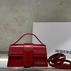 Open-edge beaded leather
 Bambin* Crossbody/Handbag
At first glance, the glossy leather has a high level of sophistication, injecting a touch of French lightness! The new patent leather material for fall and winter is super nice~ The high saturation color