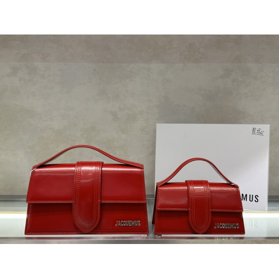 Open-edge beaded leather
 Bambin* Crossbody/Handbag
At first glance, the glossy leather has a high level of sophistication, injecting a touch of French lightness! The new patent leather material for fall and winter is super nice~ The high saturation color
