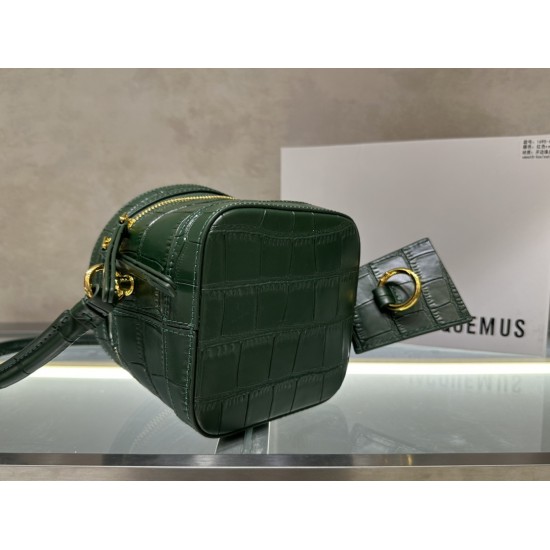 The new series le Vanito cosmetic bag is simply too good-looking, retro shoulder crossbody / handbag, adjustable shoulder strap crossbody retro open bead design as always versatile, really super Milk Si aura full open simply do not too absorb the essence 