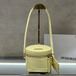 The new series le Vanito cosmetic bag is simply too good-looking, retro shoulder crossbody / handbag, adjustable shoulder strap crossbody retro open bead design as always versatile, really super Milk Si aura full open simply do not too absorb the essence 