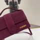 
Jacquemus̶ bamnino New Crossbody Bag
The niche brand that's literally blowing up on ins is back with a new hit.
The new bag design also adds suede material, which is more suitable for the texture of fall and winter. It can be turned into a handbag in sec
