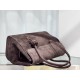 Jacquemux Collection Head-brushed cowhide From the shape and design to the internal structure, the bag is a bit of Row in Row air There is a heartwarming 