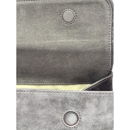 Jacquemux Collection Head-brushed cowhide From the shape and design to the internal structure, the bag is a bit of Row in Row air There is a heartwarming 