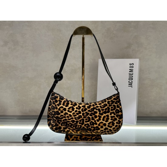 Le bisou kissing/underarm bag (leopard print)
After moving to Paris from the South of France, self-taught designer Simon Porte Jacquemus launched his eponymous label at the age of 18. Chic and individualistic, Jacquemu reinterprets the modern woman with d