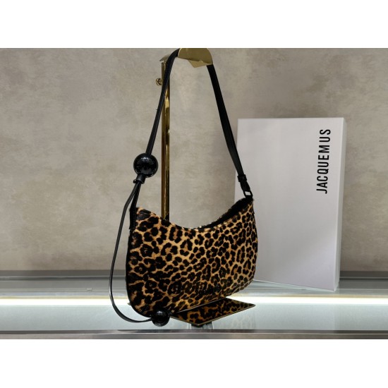 Le bisou kissing/underarm bag (leopard print)
After moving to Paris from the South of France, self-taught designer Simon Porte Jacquemus launched his eponymous label at the age of 18. Chic and individualistic, Jacquemu reinterprets the modern woman with d