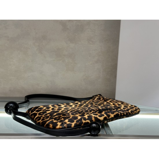 Le bisou kissing/underarm bag (leopard print)
After moving to Paris from the South of France, self-taught designer Simon Porte Jacquemus launched his eponymous label at the age of 18. Chic and individualistic, Jacquemu reinterprets the modern woman with d