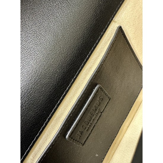 Jacquem** new shoulder bag (leopard print)
The niche brand that really exploded on the ins is a new type of bag with a sense of design, cowhide, and a small bag that can be turned into a clutch in a second.
It can be turned into a handbag in a second, and