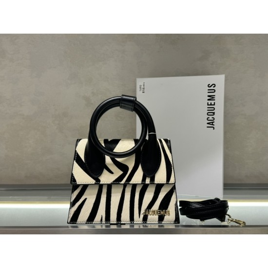 Jacquem***, a popular item that can be carried on the shoulder, is coming (Zebra 