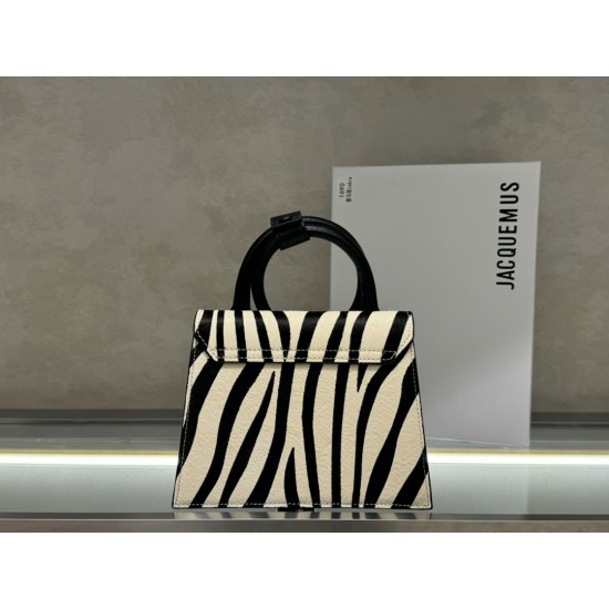 Jacquem***, a popular item that can be carried on the shoulder, is coming (Zebra 