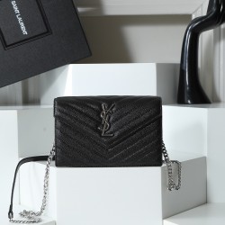 200 shipments YSL Saint Laurent out of the explosive models have to say Saint Laurent chain bag in the fashion circle has been on fire can not work this old French luxury brand has a man of magic LOOK not lack of highlights original leather imported calfs