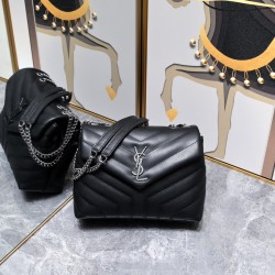 250 silver buckleSaint Laurent's classic and legendary combination of fashion and romanceYSL's original leather pattern is rich in such attributesI can't tell you how fascinating it is, but there is a kind of magic that can draw you inIt is a basic necess