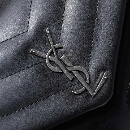 250 silver buckleSaint Laurent's classic and legendary combination of fashion and romanceYSL's original leather pattern is rich in such attributesI can't tell you how fascinating it is, but there is a kind of magic that can draw you inIt is a basic necess