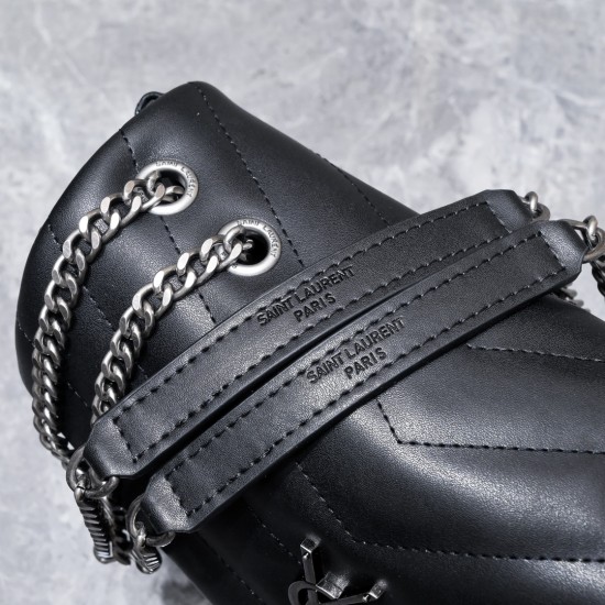 250 silver buckleSaint Laurent's classic and legendary combination of fashion and romanceYSL's original leather pattern is rich in such attributesI can't tell you how fascinating it is, but there is a kind of magic that can draw you inIt is a basic necess