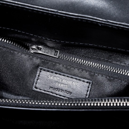 250 silver buckleSaint Laurent's classic and legendary combination of fashion and romanceYSL's original leather pattern is rich in such attributesI can't tell you how fascinating it is, but there is a kind of magic that can draw you inIt is a basic necess