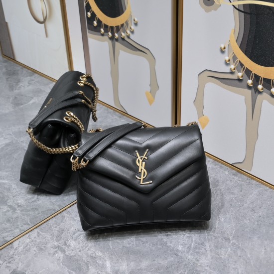250 Black Button Saint Laurent Classic Legendary fashion and romantic combination of YSL's original leather is rich in such attributes can not say how fascinating it is just have a kind of magic can attract you to the many women's closet of the basic must