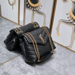 250 Black Button Saint Laurent Classic Legendary fashion and romantic combination of YSL's original leather is rich in such attributes can not say how fascinating it is just have a kind of magic can attract you to the many women's closet of the basic must