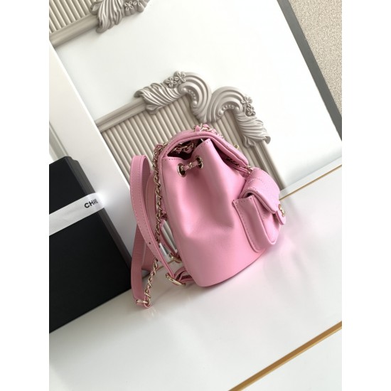 660 Chanel 23P super hot plain calf leather double backpack model 3787 The physical is very small and the old duma about the same size Undoubtedly still a premium model is very difficult to buy On the body is very good with the very durable will become a 