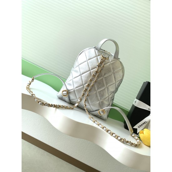 860 Chanel 25k Silver Shoulder Bag Super cool silver is also a color that has been out for many seasons Enough to hold a sense of fashionable atmosphere Small school bag with good capacity Shoulder strap with adjustable position Suction buckle pocket on t