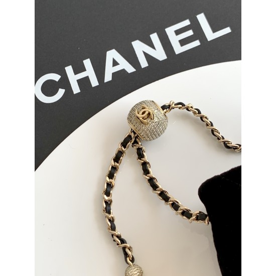 650 25a beauty diamond ball cf velvet bag how can be so good looking velvet texture is also advanced even if you have seen countless chanel still can sink at a glance this bag diamond ball on each diamond is very delicate a lot of people say that the velv